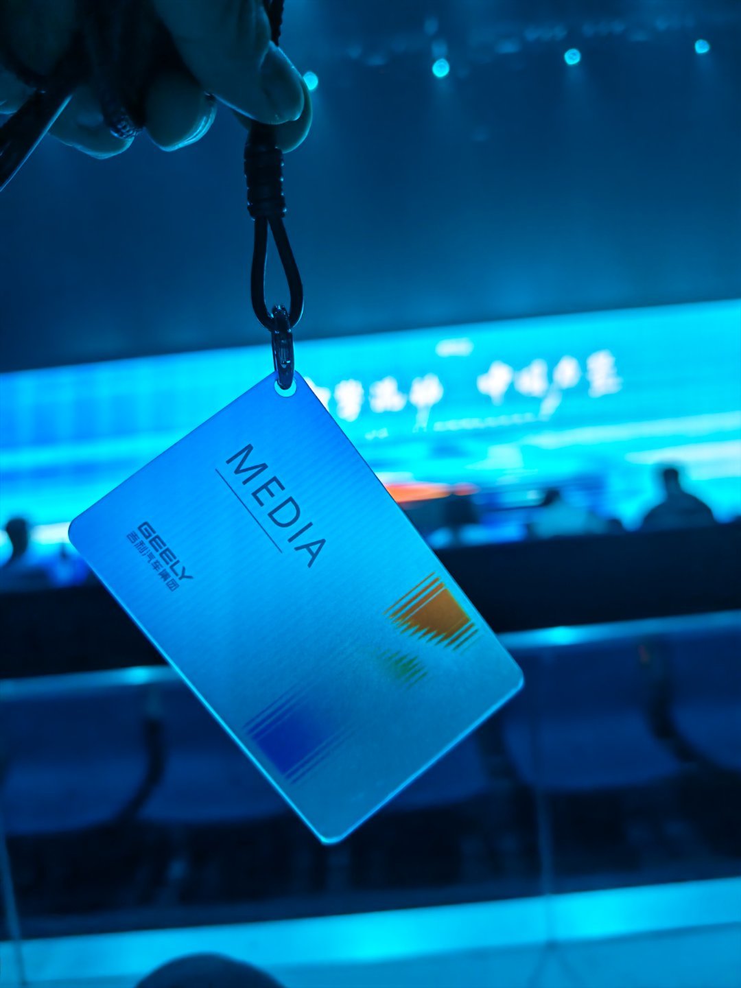 油价六连涨换油混还是继续扛以前总觉得混动技术日系是老大，但这次吉利明显是在"降维