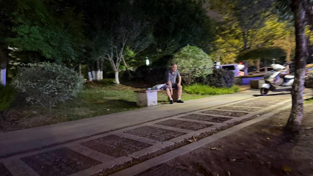 连中国老头不传之密-饭后公园歇晌儿这样的非物质非文化遗产都被老外学走了！