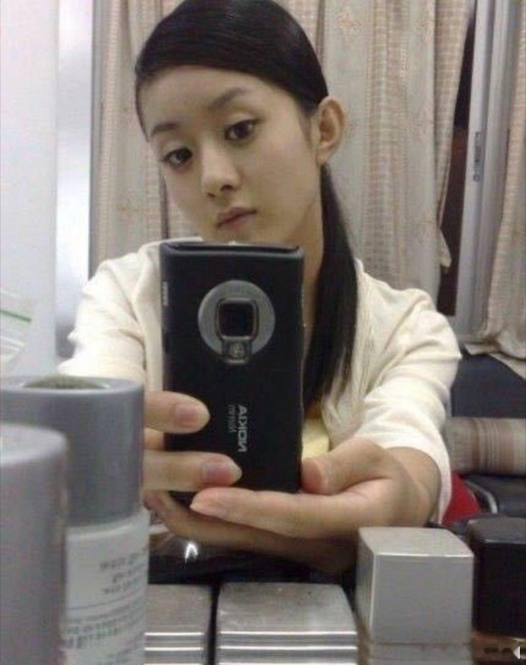 早起的赵丽颖眼窝是凹下去嘛？[哆啦A梦害怕][哆啦A梦害怕][哆啦A梦害怕]和现