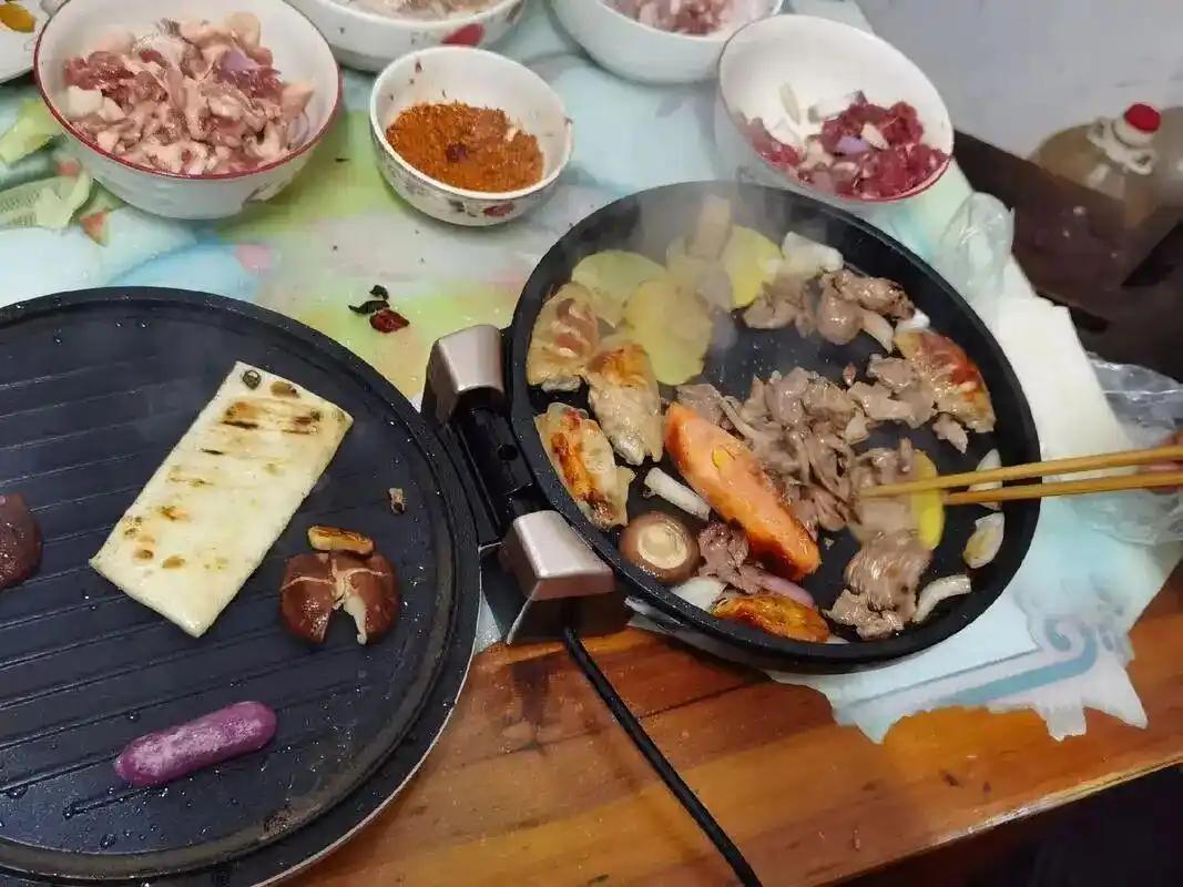 从厨房宠儿到角落吃灰，电饼铛为啥不香了？

还记得前几年很火的电饼铛吗？广告里它