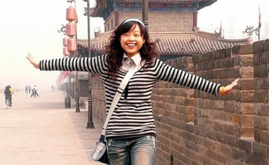 向倩老师，2008年5月12日的汶川地震中，向倩老师自己身体被砸成了三段，而她双
