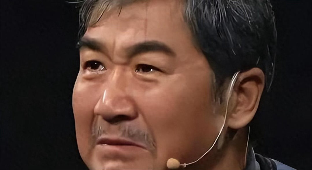七十一岁张国立还在拼命跑剧组，四十四岁儿子却在普吉岛晒宾利：这种毁掉孩子的爱，比