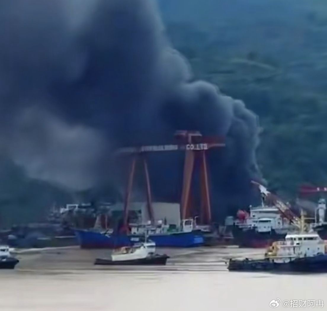 福安船厂爆炸1名消防员牺牲8月13日，福建福安甘棠镇华海船厂突发安全事故，一艘在