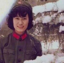 1986年，一位女医生被哨兵拦下索要通行证时，竟直接掏出一颗手榴弹：“这便是我的