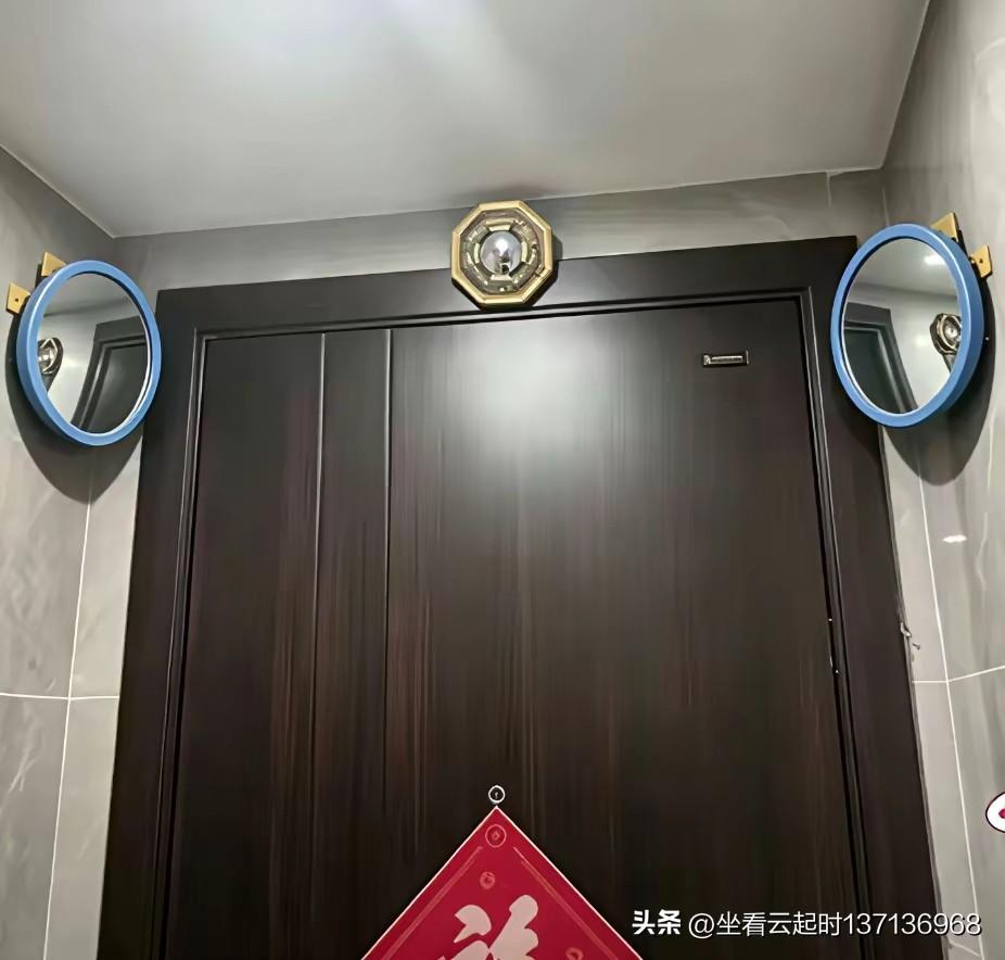 这个怎么看都不像是化解自家的不利气场，更像是把不利的煞气反射到对🚪吧。这是对对