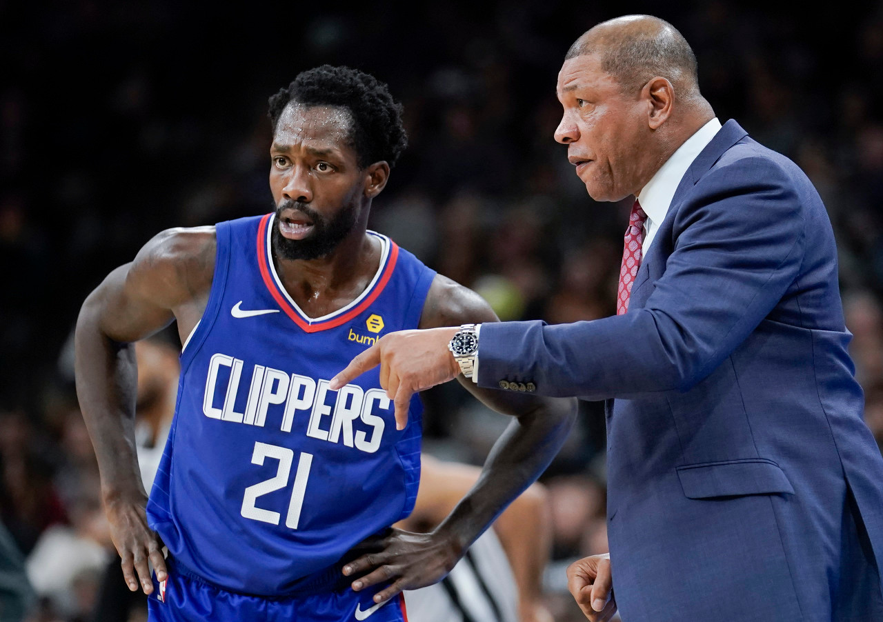 奥斯汀·里弗斯在播客中谈到了自己的父亲道格·里弗斯。“他亲口告诉我——执教保罗和