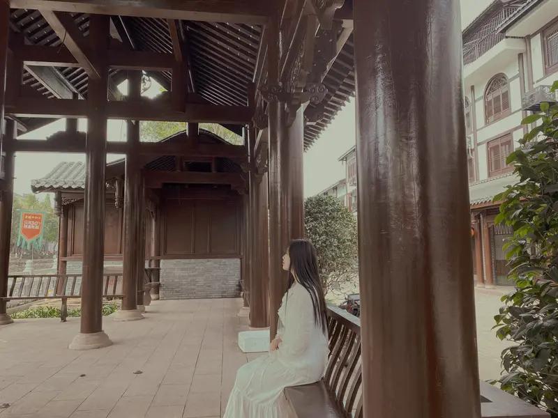 修行者说：“你的命不用算，只管盯住你的念。”我们总向外求，问前程、卜吉凶，却忘了