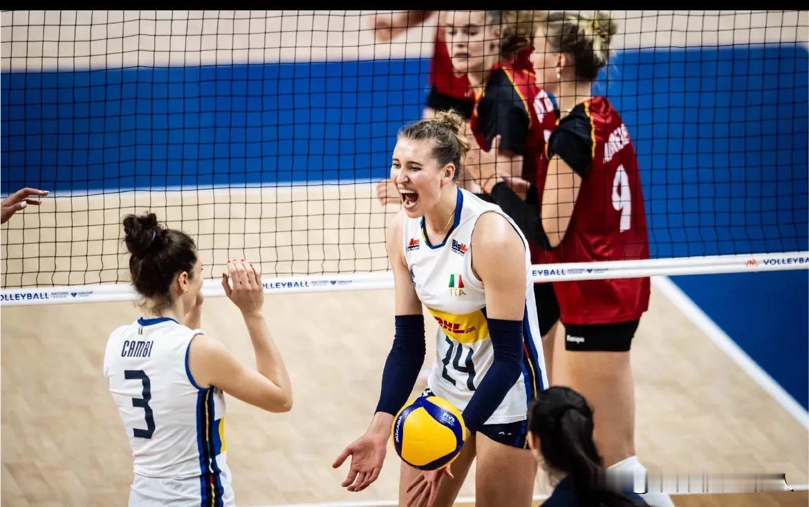 #世界女排2024VNL# 
【国家女排联赛意大利3-1德国 超中国升至世界第六