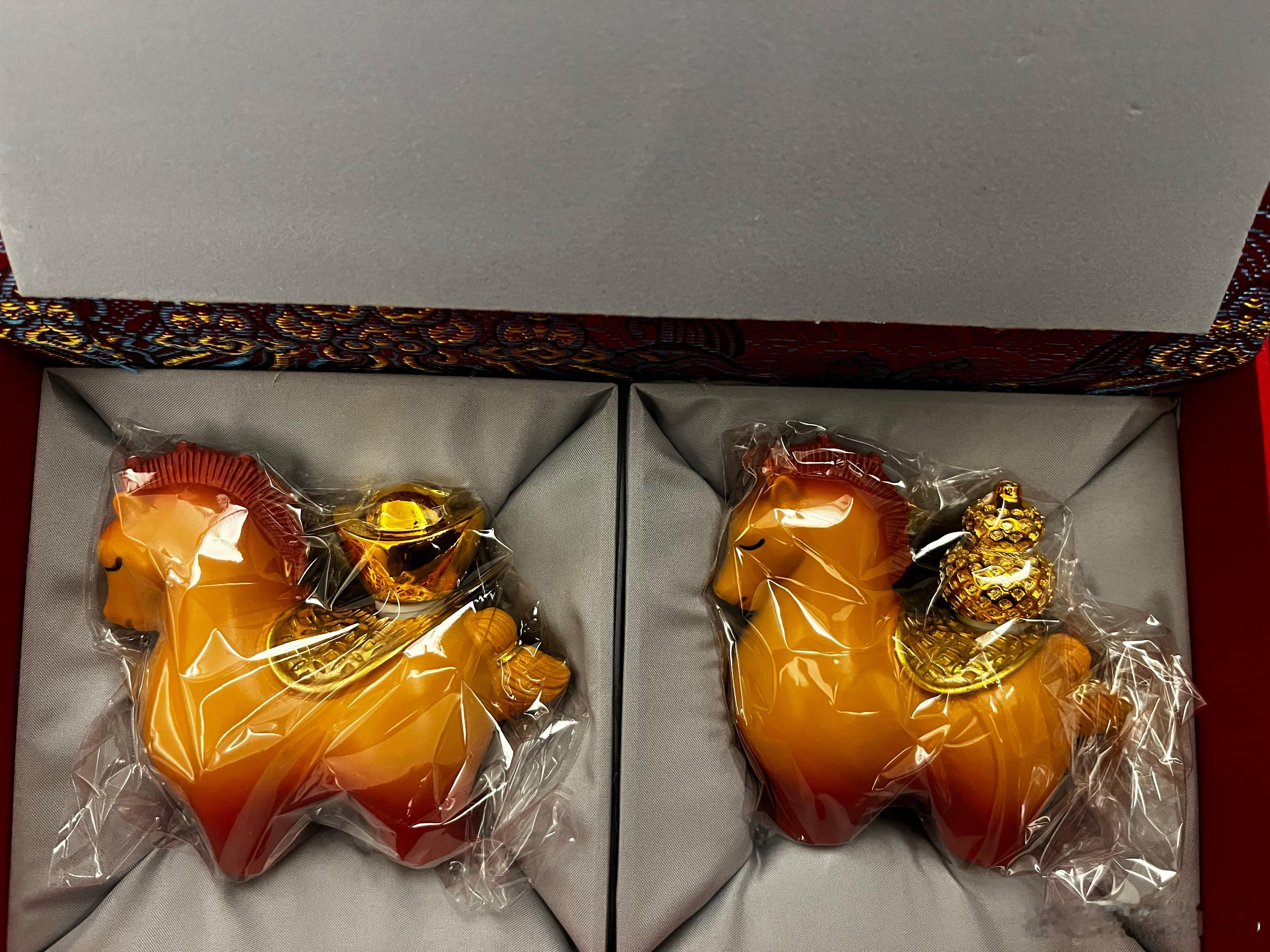 晚上中了一个小摆件，拿来抽了吧。马上有财，和马上有福。粉丝转发即可参与。  抽奖