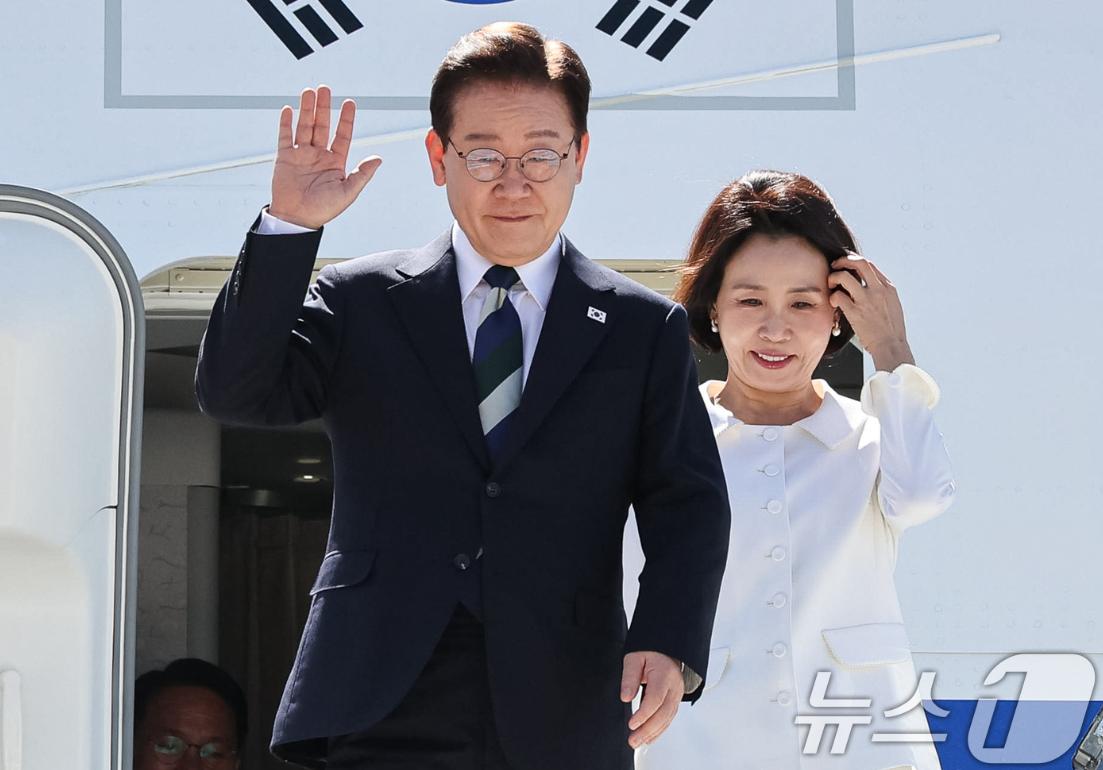 韩国第一夫人金惠景美到了巴西！7月27日金惠景夫人陪同总统老公李在明出访巴西，一