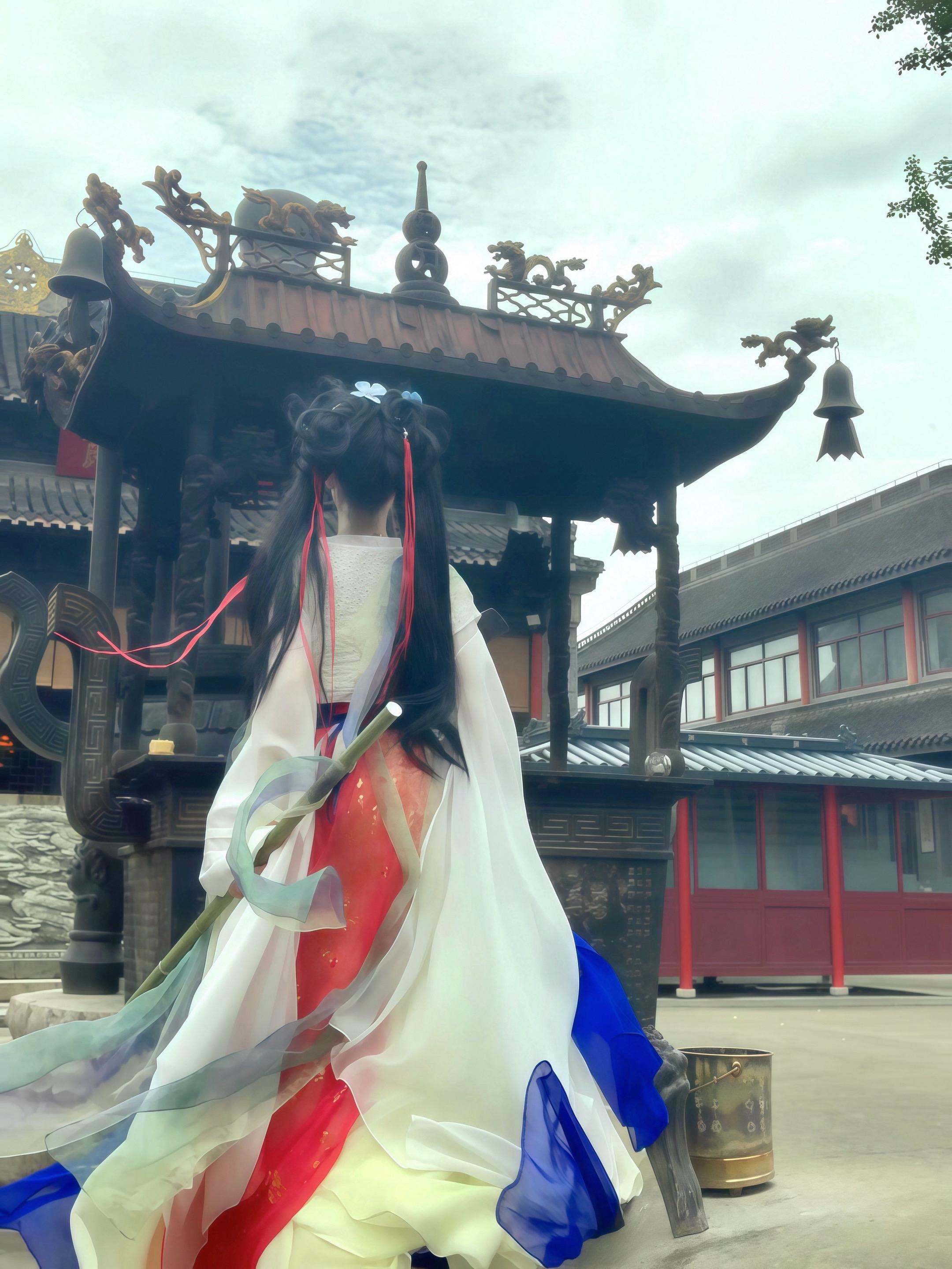 师姐说剑修第一课就是扎高马尾。但是我为了更厉害扎了双马尾！