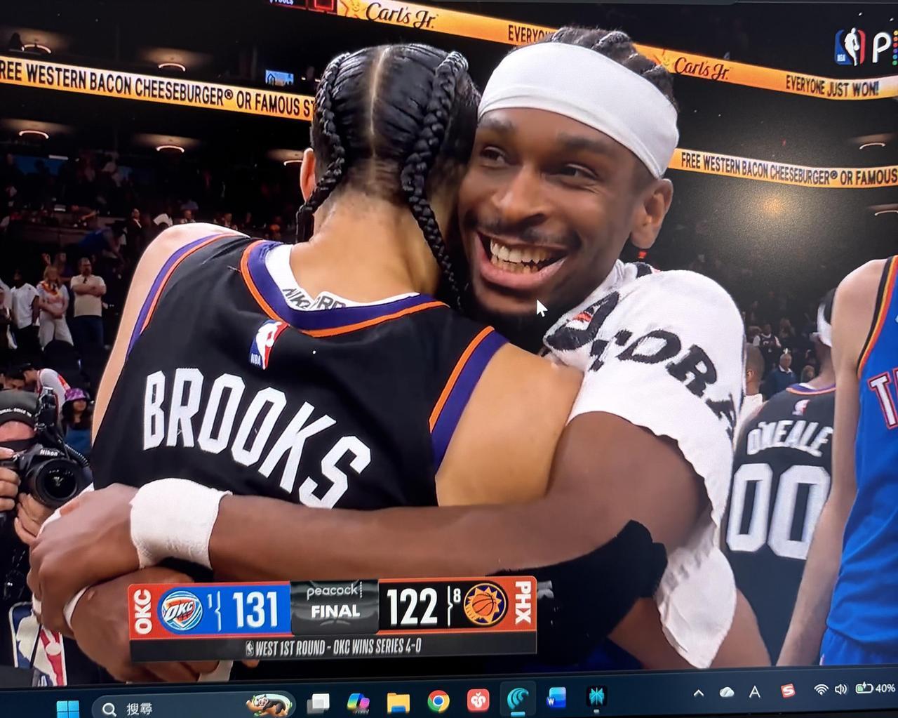 笑了
感情還是不錯[鼓掌]