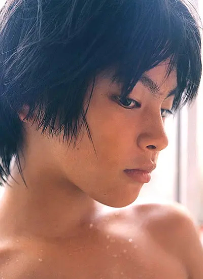 柳乐优弥曾有偶像梦？近日，柳乐优弥在访谈节目中爆料，自己早年曾极度向往成为偶像，