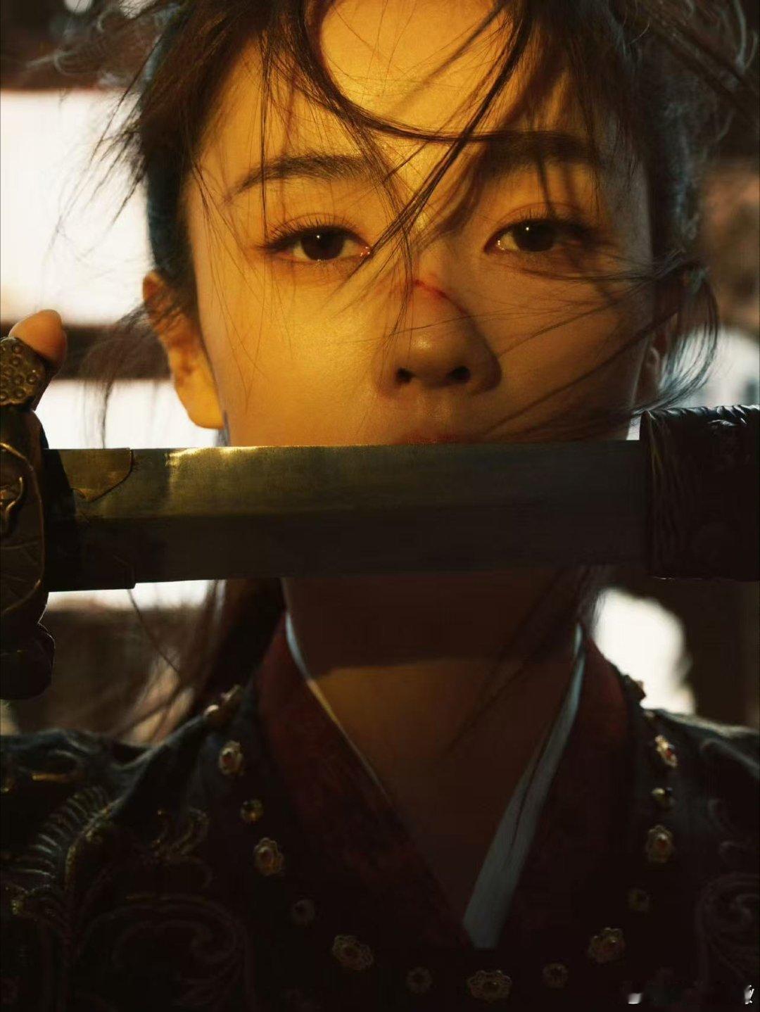 杨单给白鹿化的英气古风妆杨单为白鹿化的英气古风妆杨单给白鹿化的英气古风妆，好看，