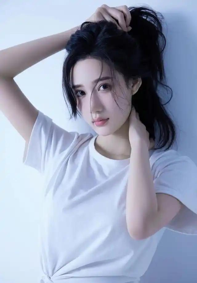 上联：张三李四
下联：请赐[作揖]