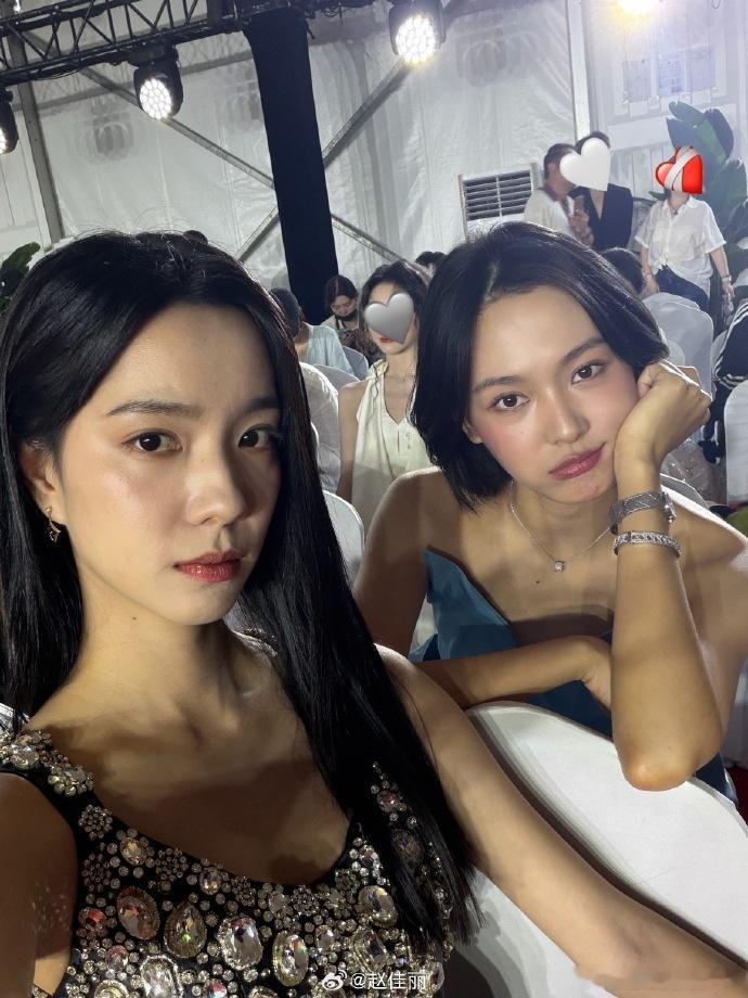 赵佳丽晒和庄达菲合照庄达菲赵佳丽合照梦幻同框终于等到！赵佳丽庄达菲惊喜合体，配文