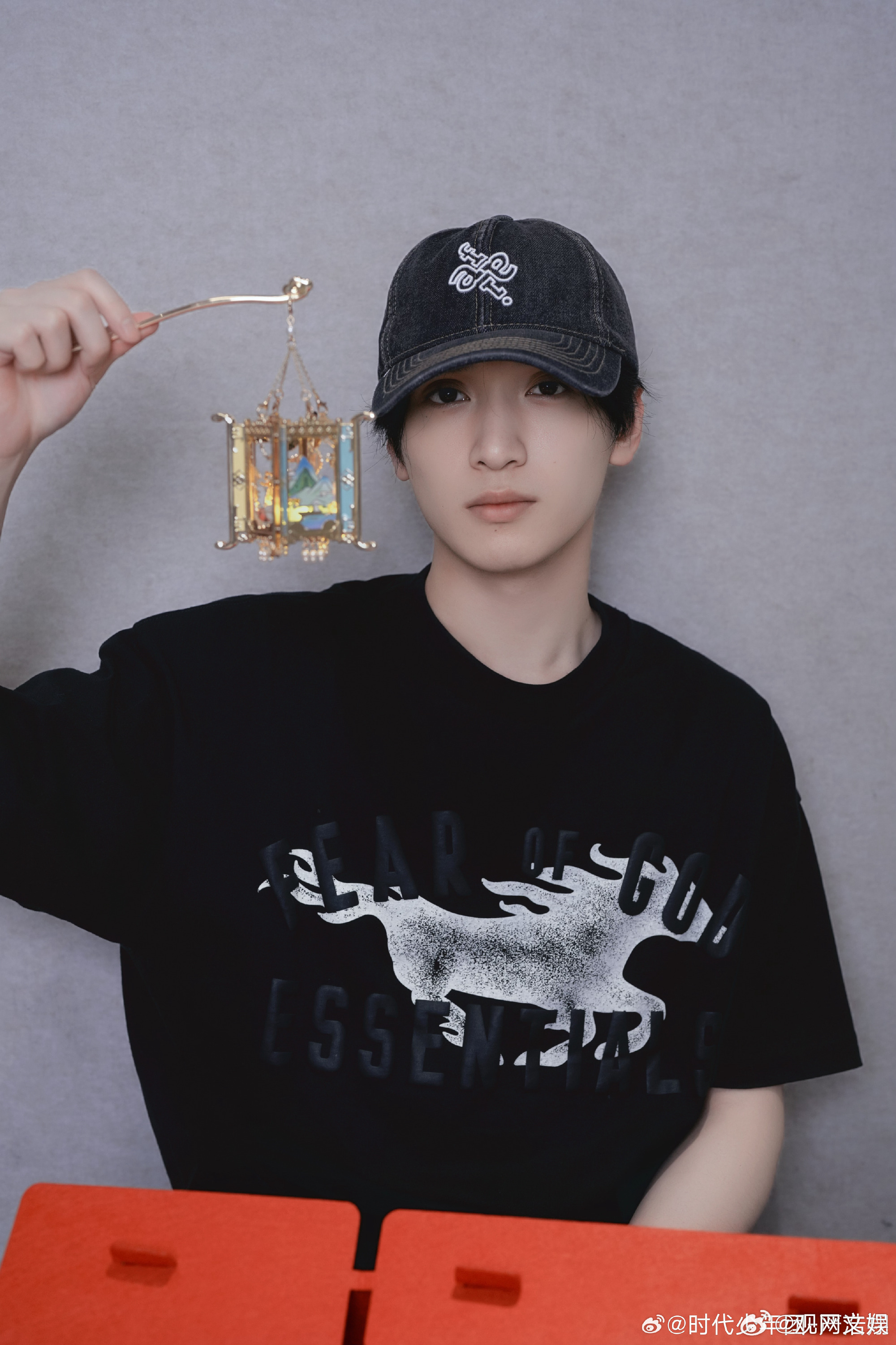 时代峰峻否认严浩翔KTV传闻近日，网传严浩翔、郭麒麟与刘昊然现身KTV，随后引发