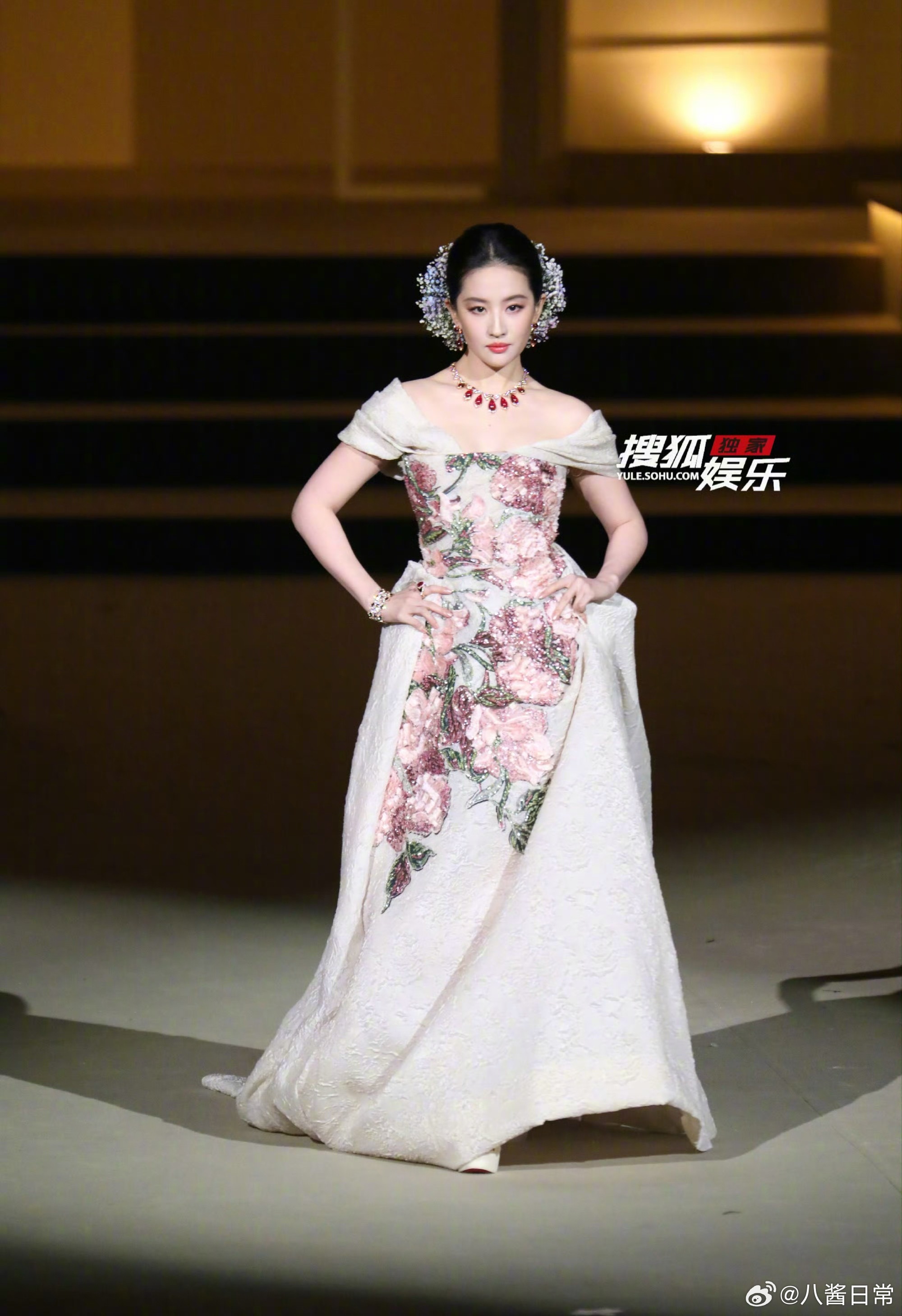 女明星VOGUE内场生图刘亦菲、杨幂、田曦薇、张婧仪、卢昱晓、金晨、李沁、钟楚曦