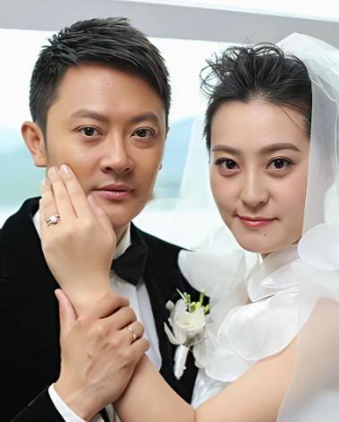 2015年，印小天花了400万元娶的老婆哈琳娜。直到孩子出生后，才发现自己的老婆