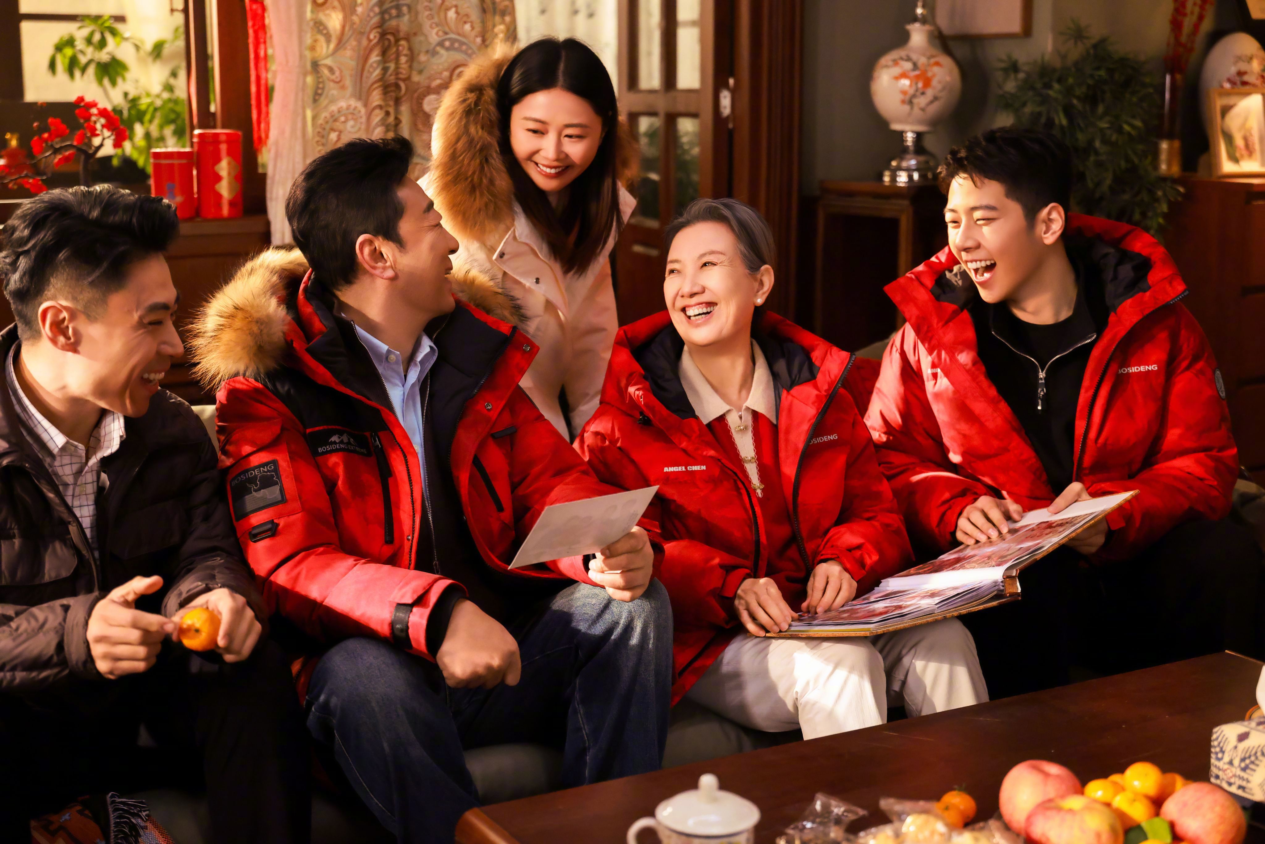 一代人有一代人的新年礼“新年穿新衣”，穿的是崭新气象，更是被珍视的幸福感。波司登