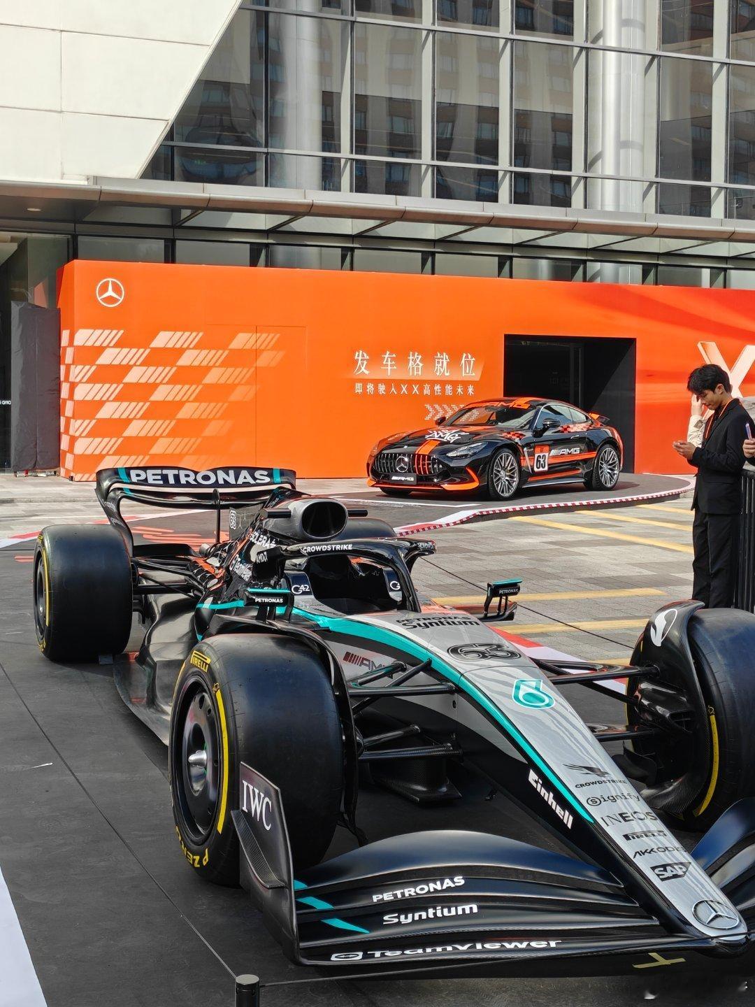 早早赶来奔驰XX科技创新日现场奔驰发布会现场永远有惊喜，这发布会布置，又好逛又适