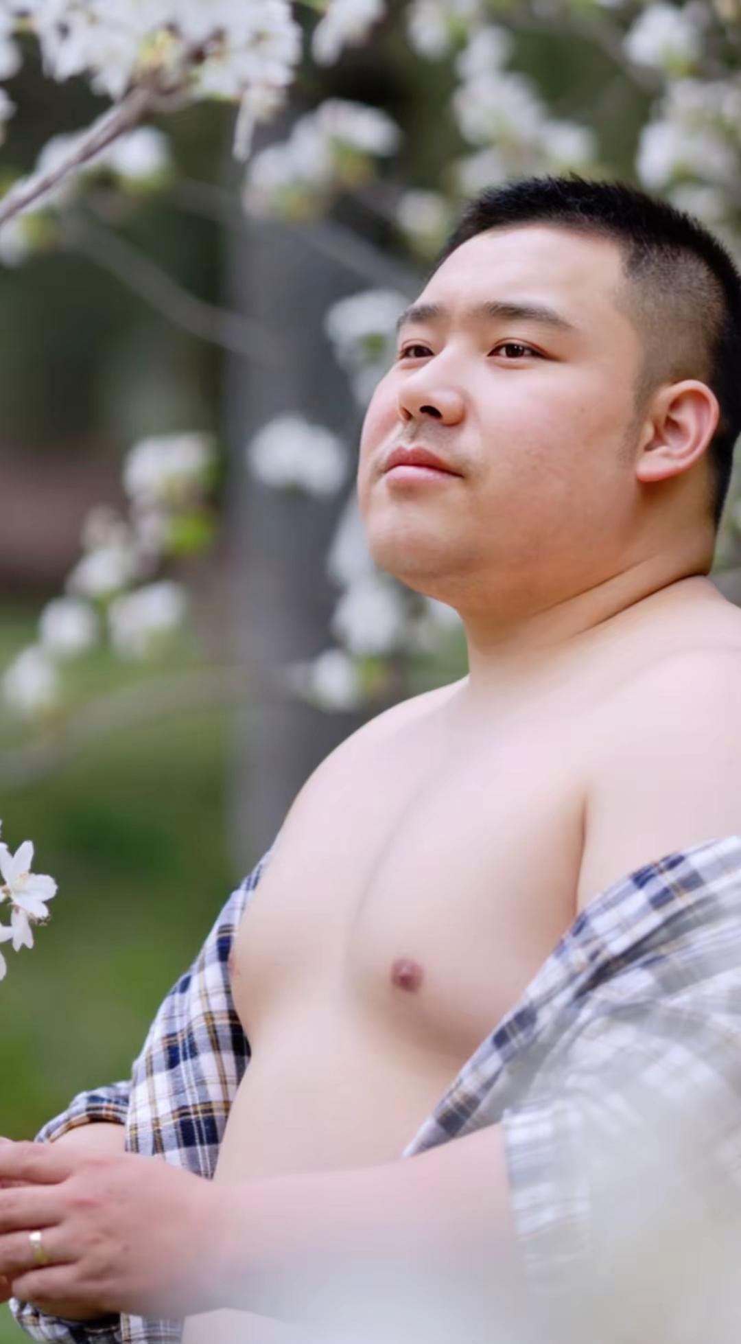 我的AI写真 络腮胡 有肉感的胖子 要做一个猛男 减掉大肚腩
