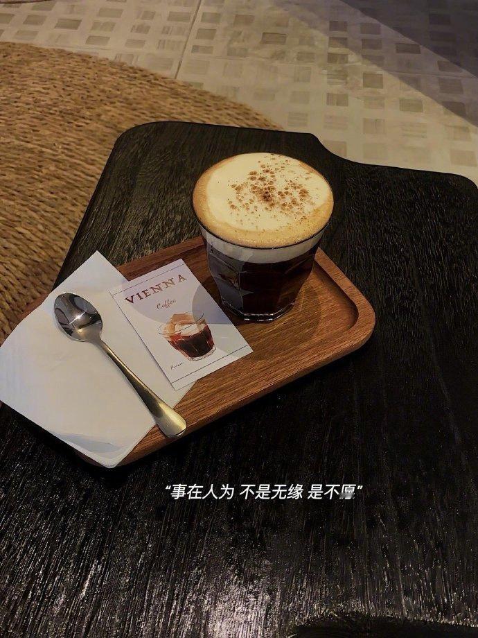 🌀ˡˡˡˡ “生活带走了我千变万化的模样   我给自己留下了多愁善感的性格” 
