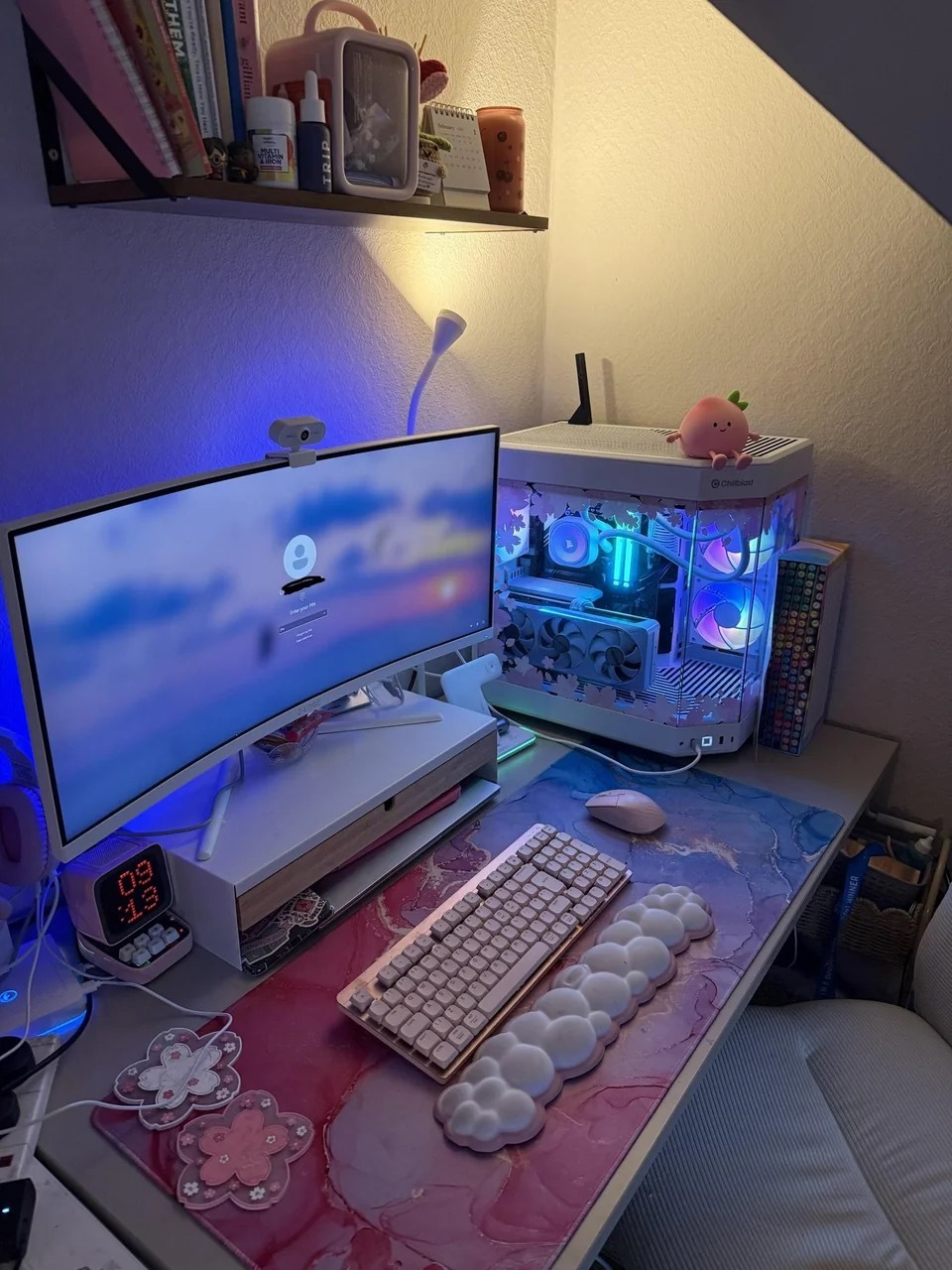 大家喜欢在暖还是冷光环境里玩游戏？电竞外设pc游戏