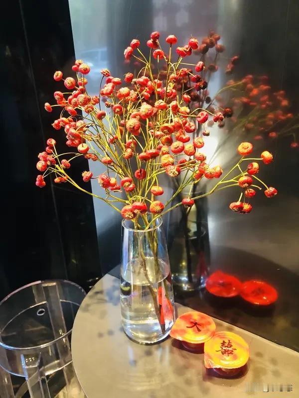 不必担心，天在帮你，地在帮你，贵人在帮你。
你走过的每一步辛苦，都有人看在眼里；