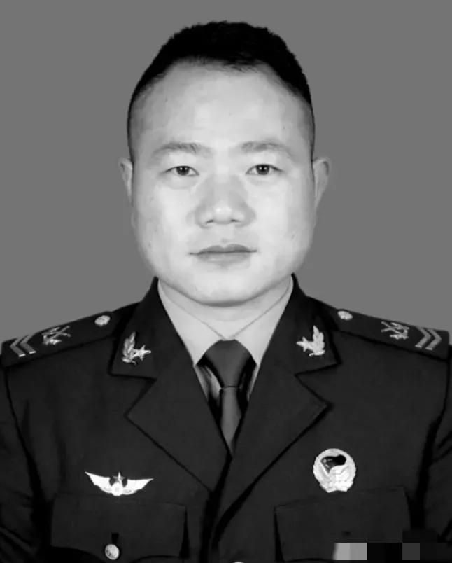 2021年，杭州一医院发生了催人泪下的一幕，36岁的军人王启鹏在医院做了最后一次