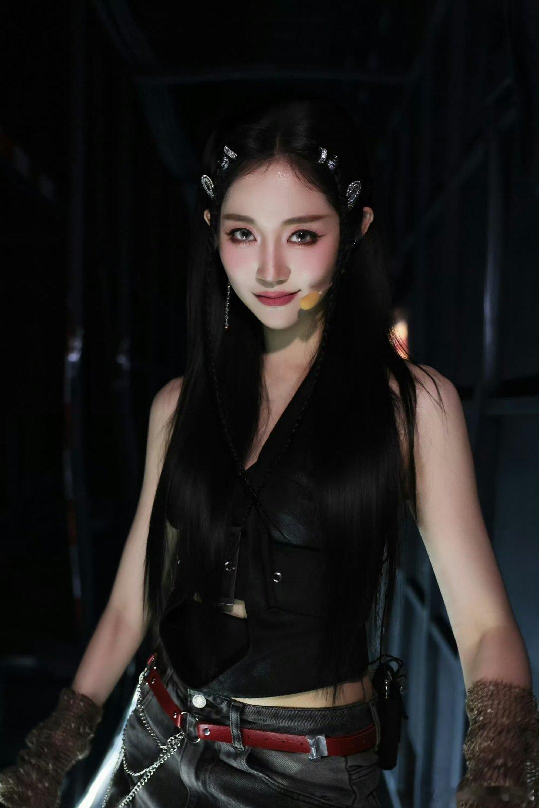 乌兰图雅者来女万千惠直播 今晚直播直接被者来家族暖到！万千惠完美控场，姐姐们笑容