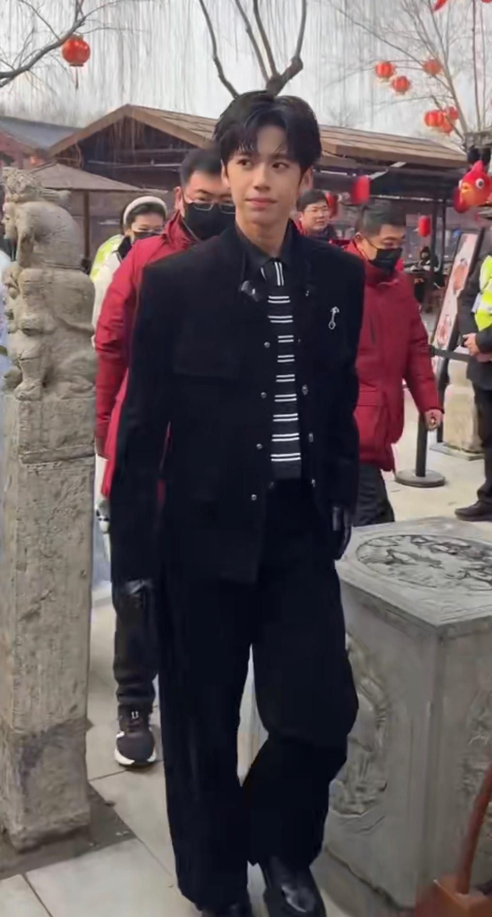 林子烨 内娱现偶男主预备役2011年出生的他才14岁，线下活动的生图生视频路透不