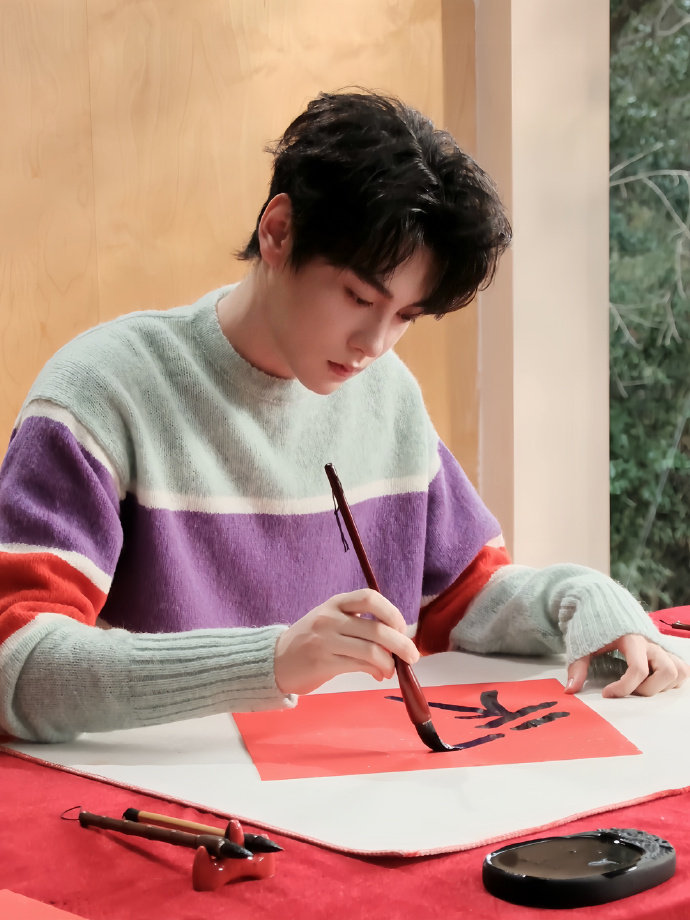 田栩宁写的福字 田栩宁落笔纳福 田栩宁写的福字，田栩宁落笔纳，新年和我们的阿栩多