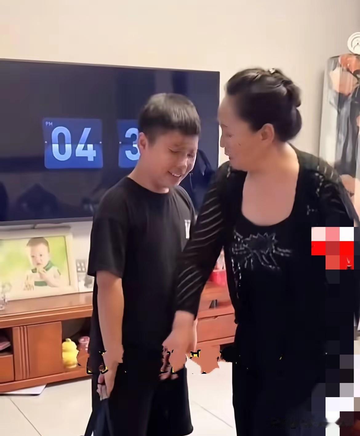 笑不活了……
 近日陕西这祖孙俩的事儿，简直太逗又超暖。小男孩去奶奶家写作业，结