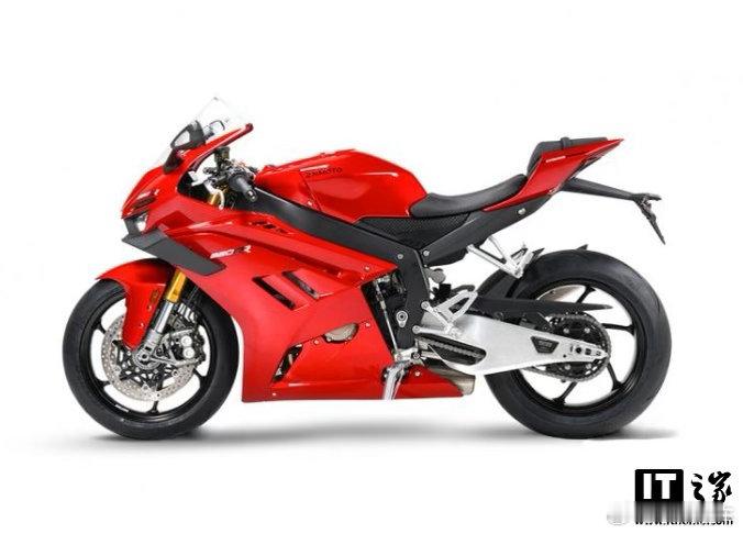 中国摩托首次在 WSBK 赛事中夺冠，让张雪机车成为国内关注的焦点。张雪 820