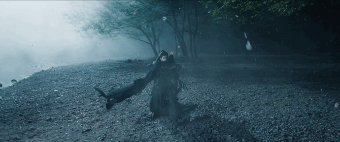 闫桉月鳞绮纪打戏闫桉月鳞绮纪出场月鳞绮纪月鳞绮纪里闫桉扮相好看，动作戏干净利落，