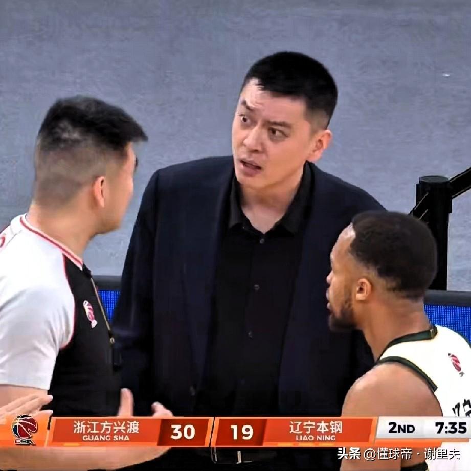 恕我直言！杨鸣在杭州打客场，有战略性撤退的意味，从开场开始强度就没对上，很明显，