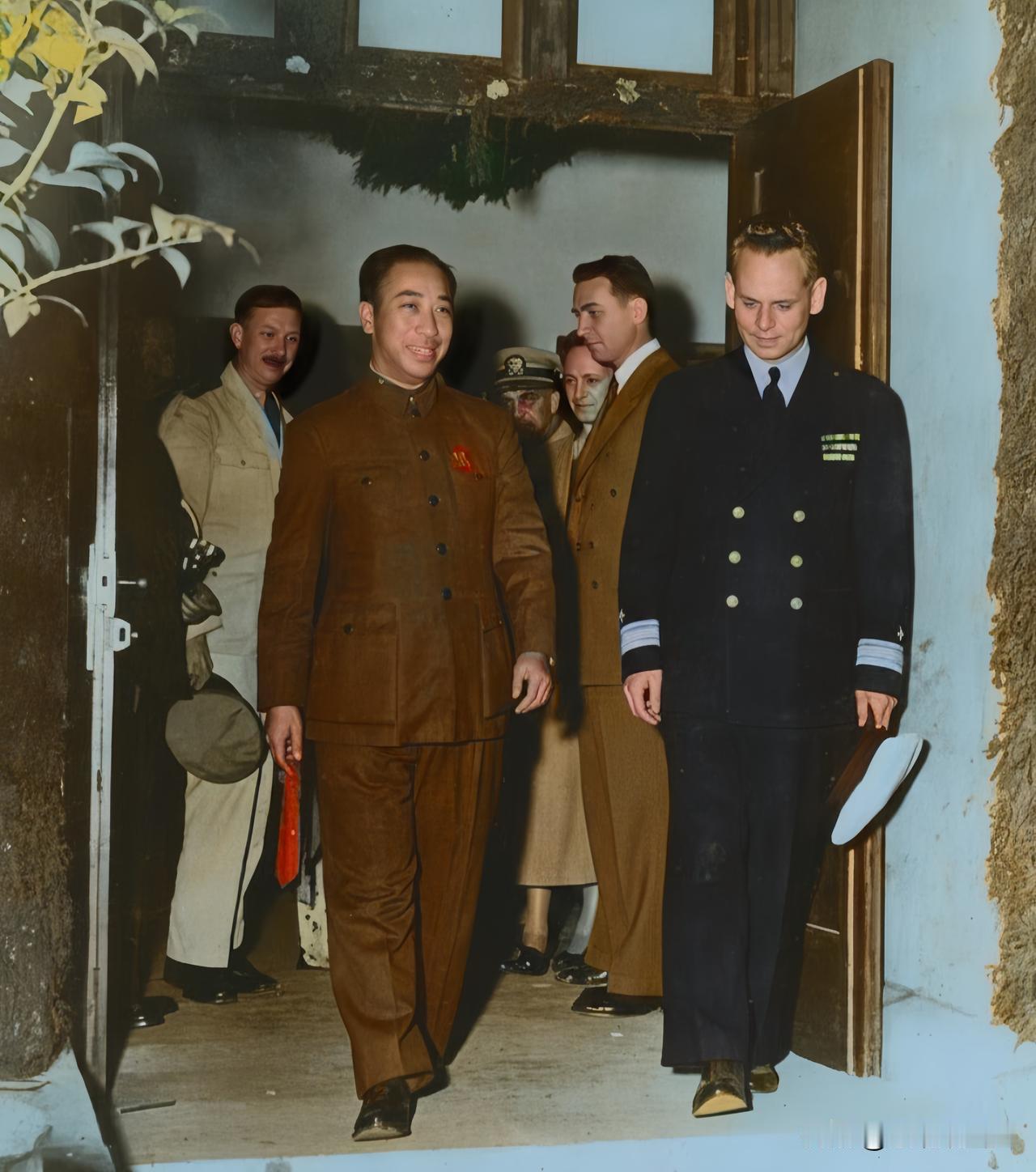这才是真实的军统副局长戴笠和梅乐斯，这绝非演戏，也绝非替身，确是货真价实的戴笠和