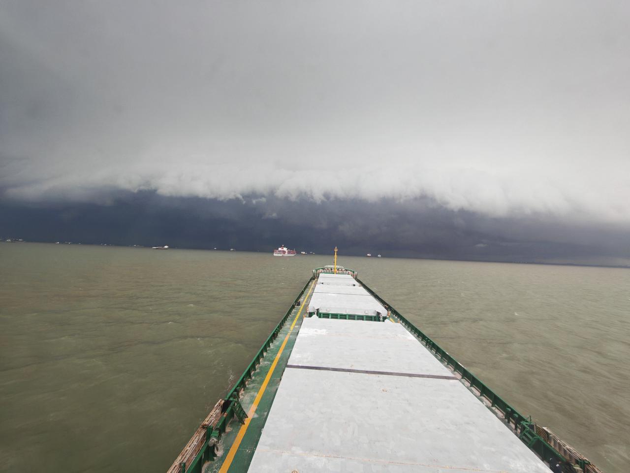 雷暴大风这天气，简直是大自然的“暴躁时刻”。就像上海市2025年9月6日发布的雷