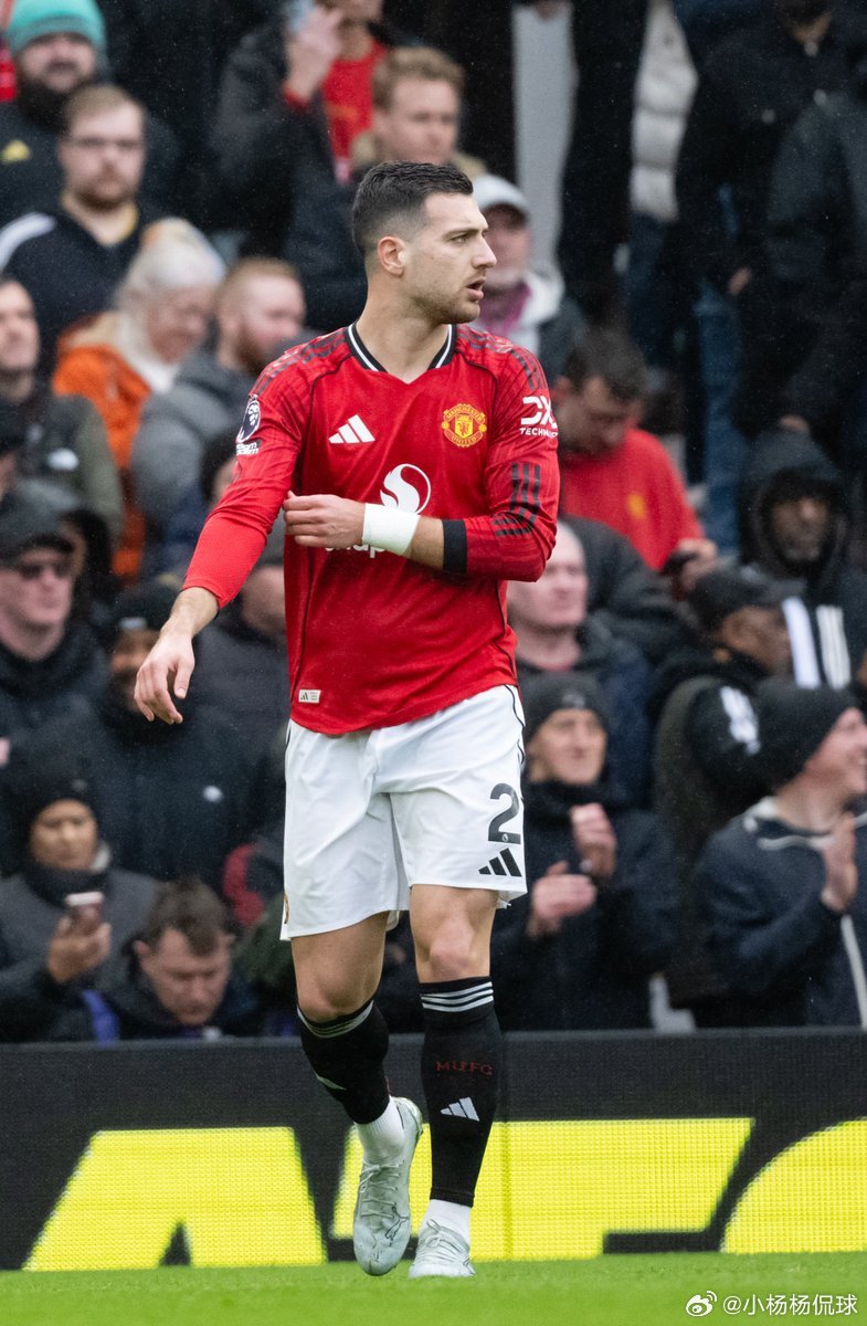 曼联3比1阿斯顿维拉3-1！超越贝克汉姆，B费破27年神迹，谢什科5战4球，曼联