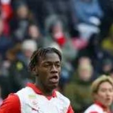 赛前在奥地利超级联赛排名第1的萨尔茨堡红牛队迎来了一场友谊赛，萨尔茨堡红牛队此役