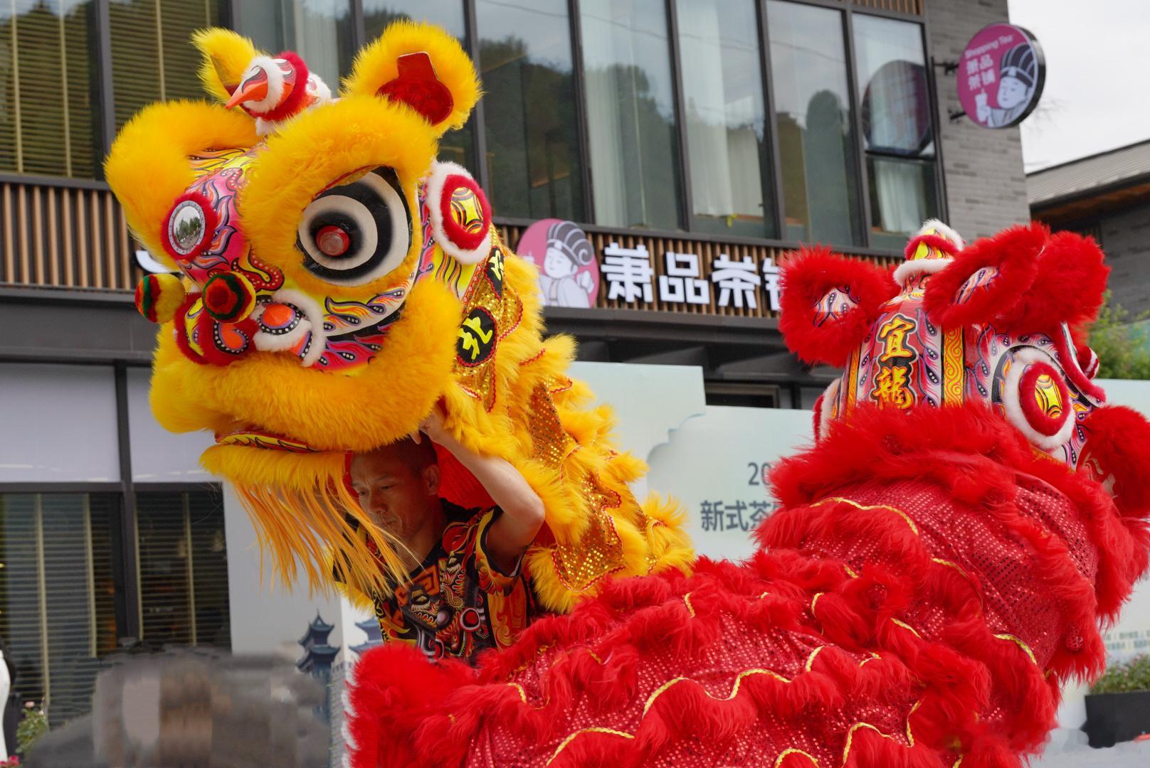 【春日茶香盛宴启幕，襄阳高香茶韵醉人心】             5月3日，襄水