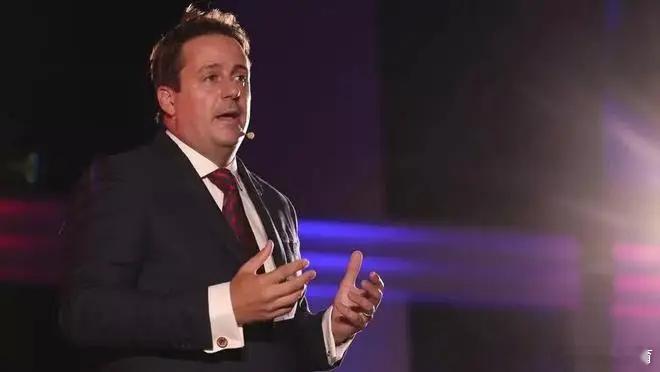 反对派：弗里克若对拉波满意早就续约了；梅西是被逐出巴萨的巴塞罗那会员、反对派组织