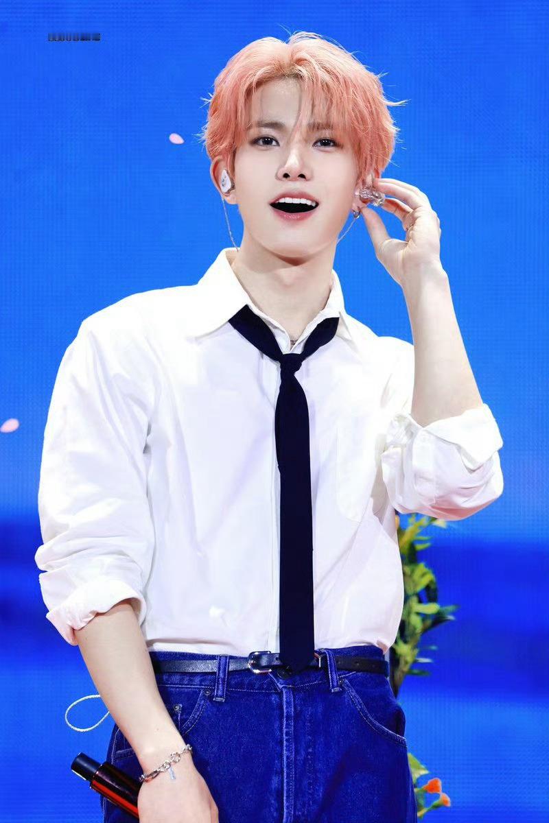 所有人感受白色系的李羲承，完全是清爽白月光学长🥹🥹🥹李羲承清爽感