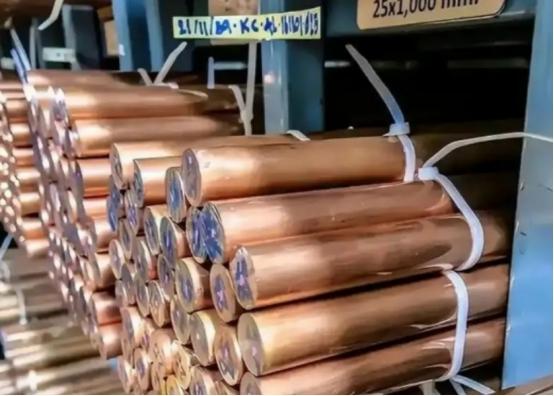 美国这次彻底蒙了，最近美国大量囤积了铜，把铜价炒上天去了，中国也不打算惯着美国，