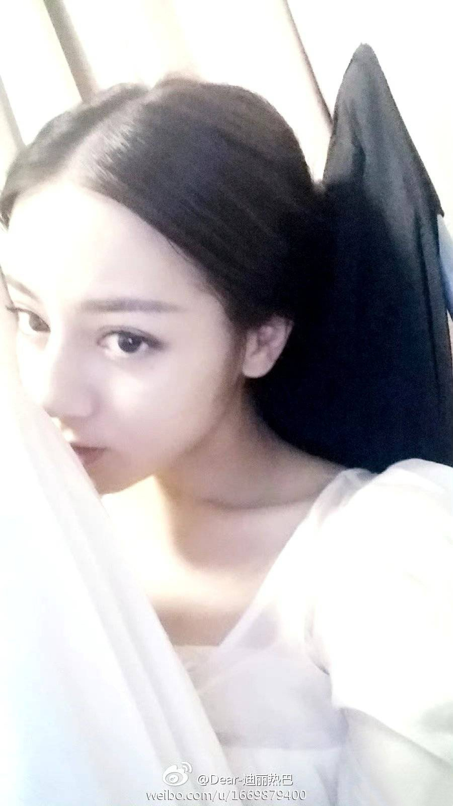 在评论区捡到一张早期的迪丽热巴 我又想喊救命了….. 