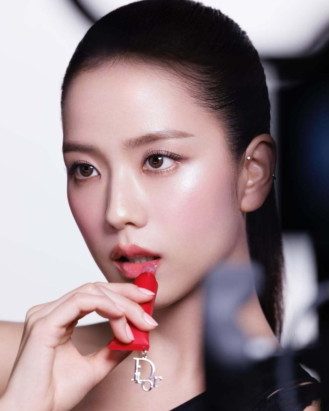 金智秀迪奥全球品牌大使 💋Dior💗亲闺女这张脸是真的太美了❤️❤️