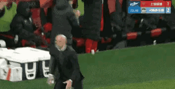 穆斯卡特到中国执教以来最暴怒的一次！！

看视频，刘祝润没有任何推人，没有任何犯