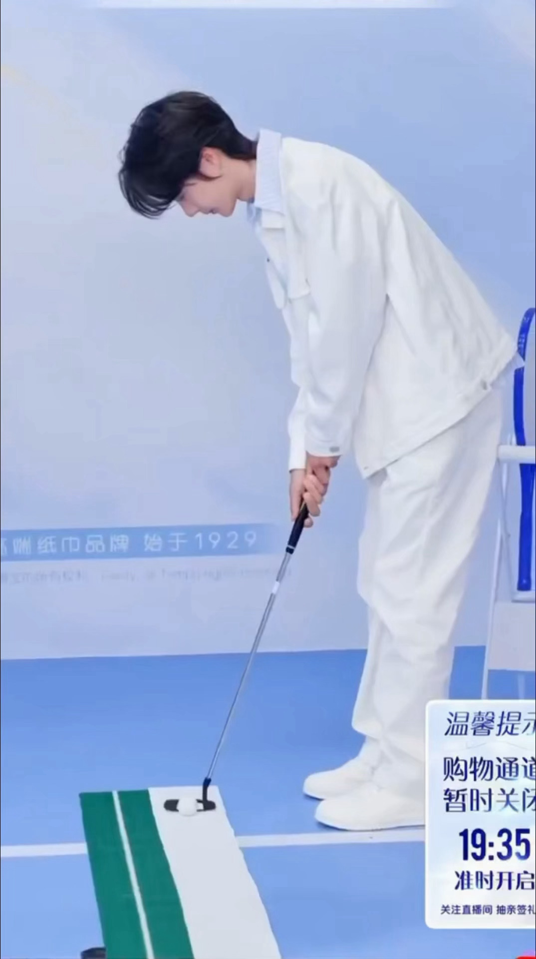 上海偶遇王一博打高尔夫想看王一博打高尔夫球就大大方方的看他本人分享的高清画面呗，
