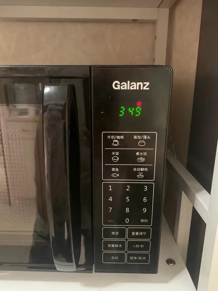 最近入手了格兰仕家用智能小型迷你多功能一体微波炉，359元。

外观小巧精致。功